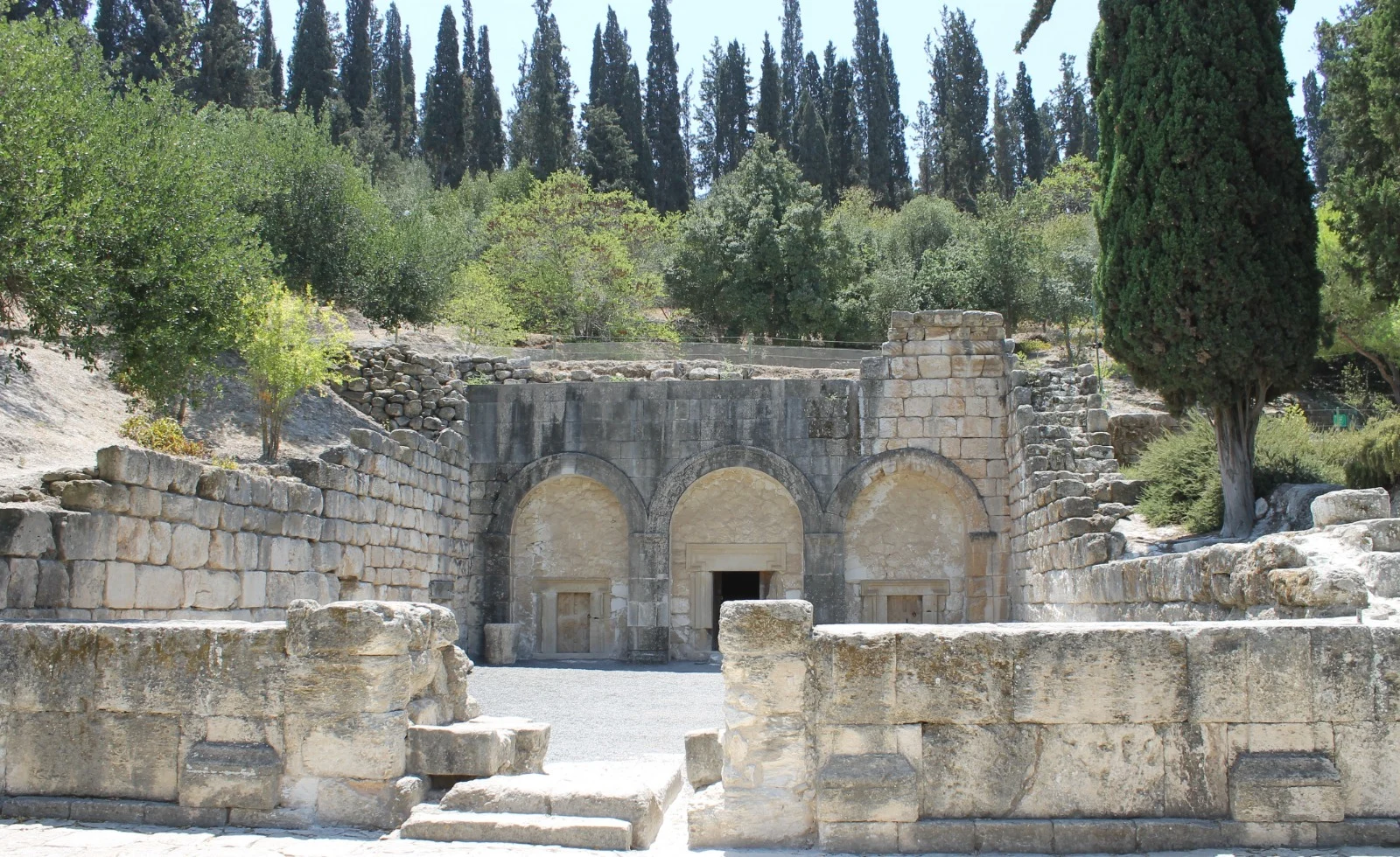מערות המנורה - גן לאומי בית שערים