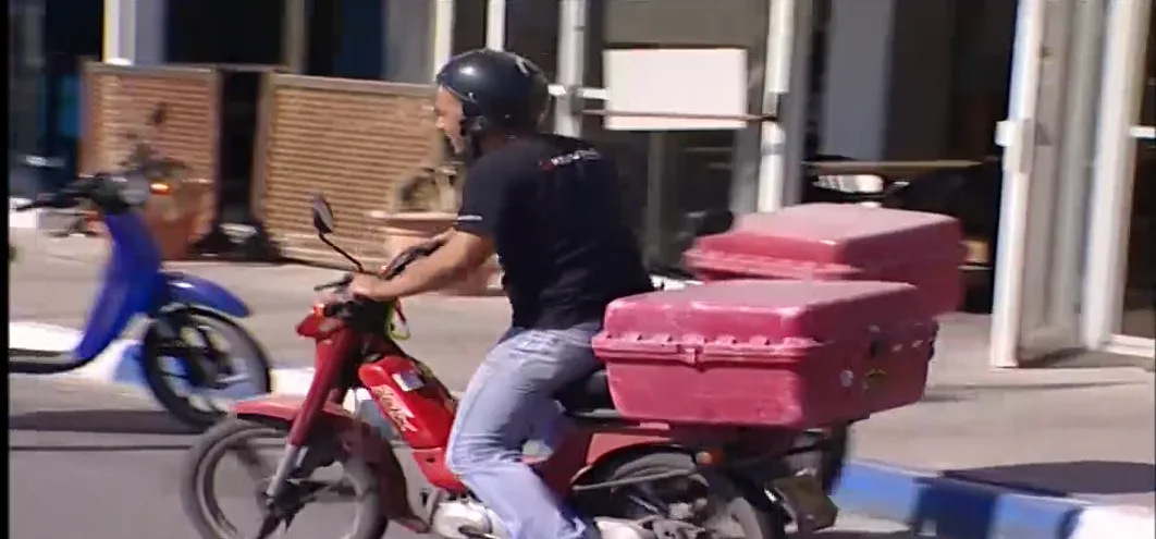 שליח מזון בתל אביב