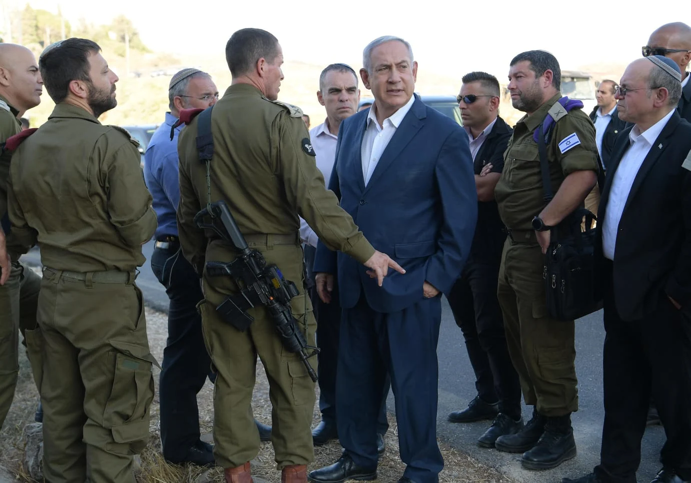 נתניהו מבקר בזירת הפיגוע בגוש עציון
