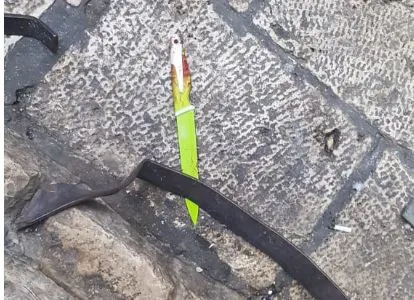 הסכין עימה דקר המחבל את השוטר