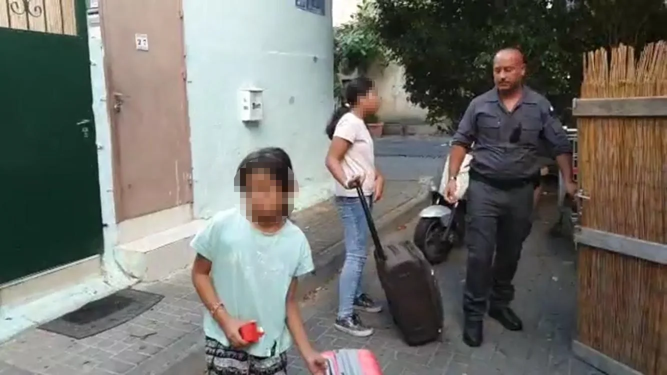 משפחה פיליפינית שנעצרה בתל אביב