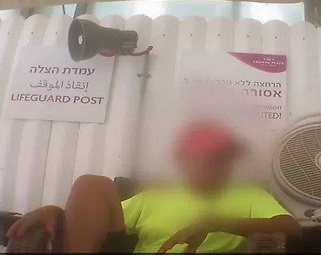 המצילה במלון ''קראון פלזה'' בתל אביב