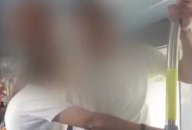 קללות נגד פקחית ברכבת הקלה בירושלים