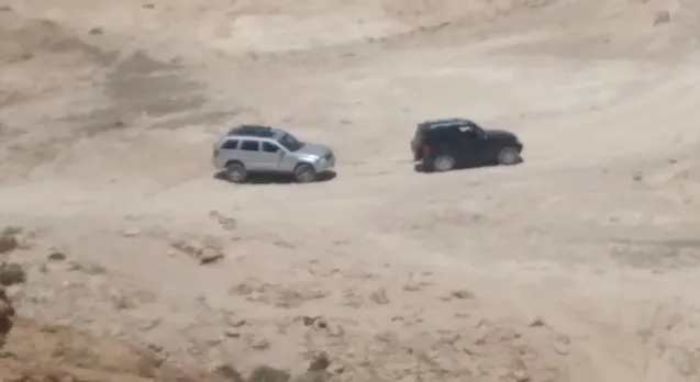 תיעוד גניבת הרכב על ידי הבעלים בבריכת צפירה שבנחל צאלים