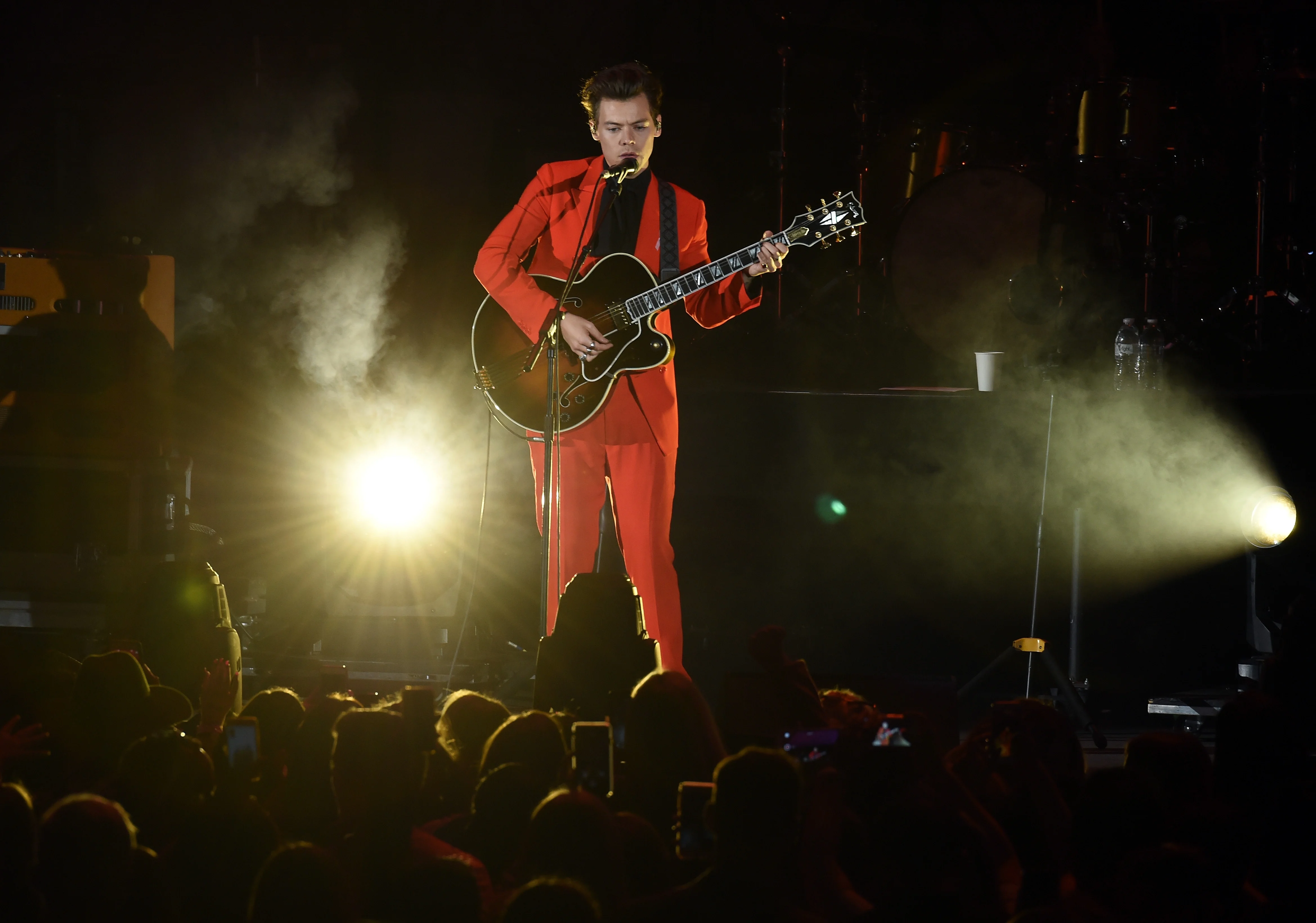 הארי סטיילס בהופעה בלוס אנג'לס