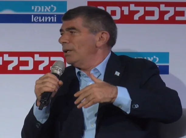 גבי אשכנזי, אשכנזי, כחול לבן