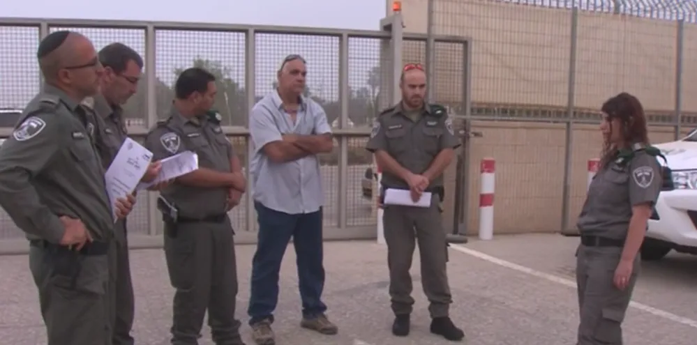 פקד שפרה בוכריס בעבודה
