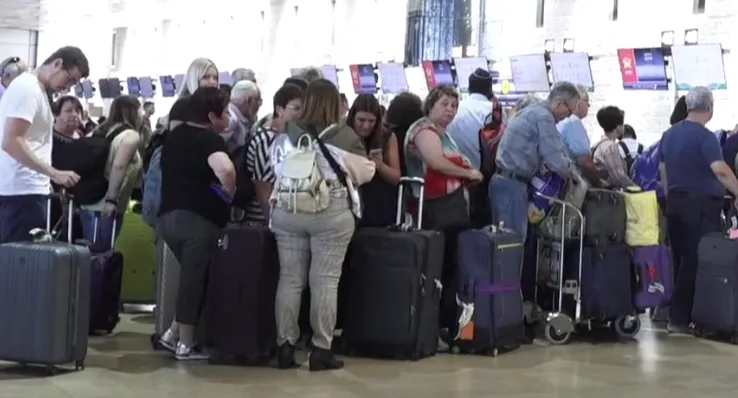 נתב''ג עמוס בספטמבר