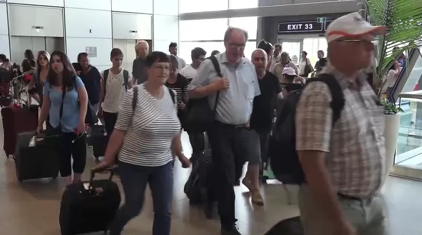 נוסעים בנתב''ג