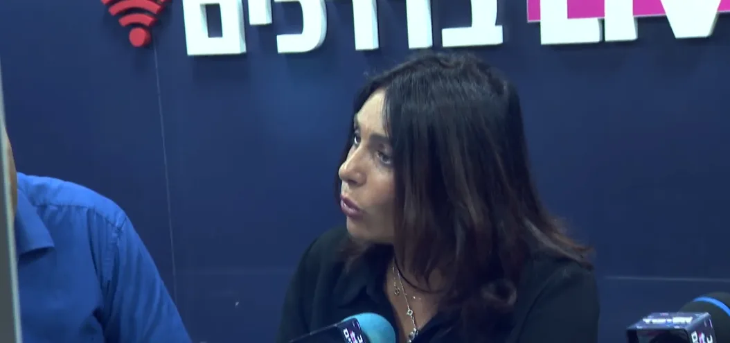 מירי רגב במהלך שידור התוכנית ''מירי לייב בדרכים'' בשדרות