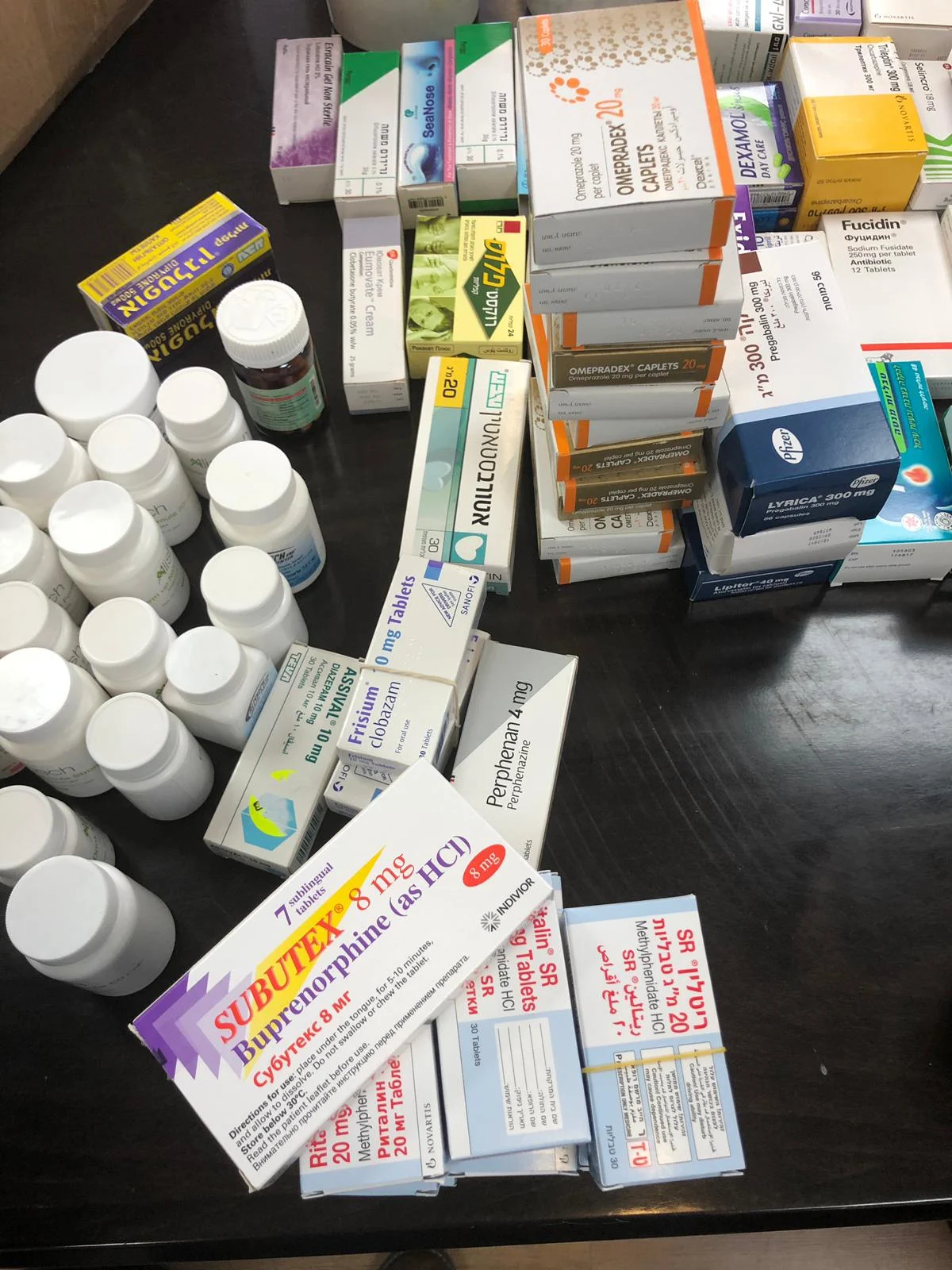 משלוח תרופות שביצעו על פי החשד הרופא ובנו