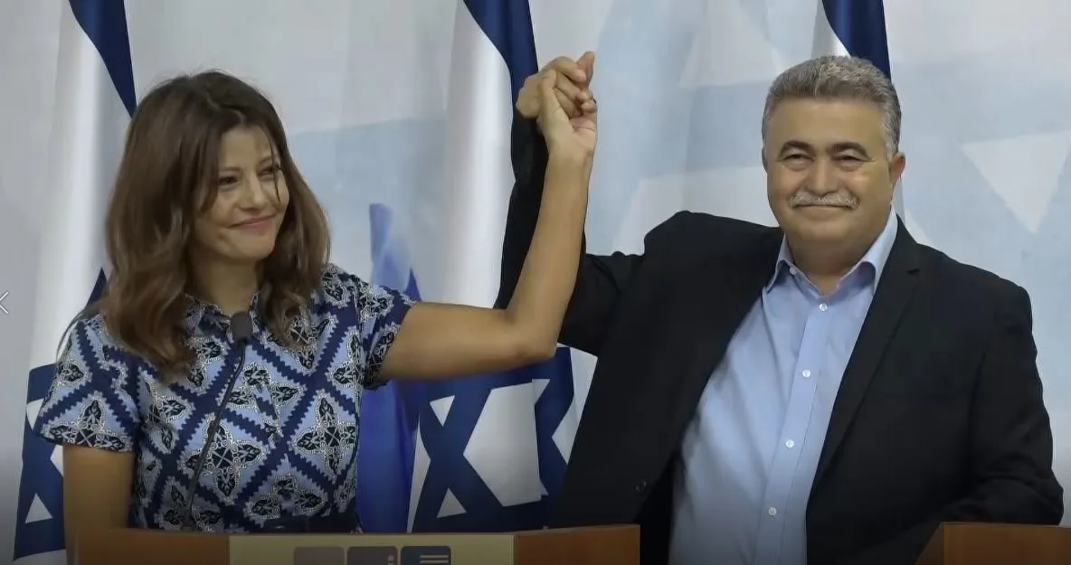 עמיר פרץ ואורלי לוי אבקסיס