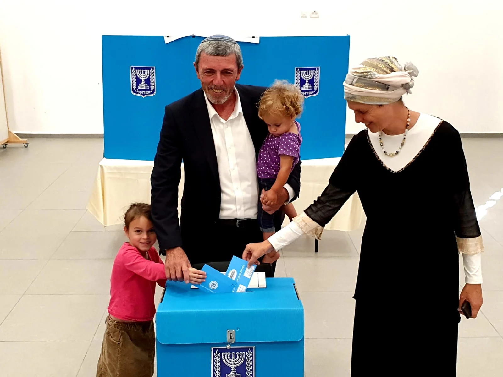 רפי פרץ מממש את זכות הבחירה