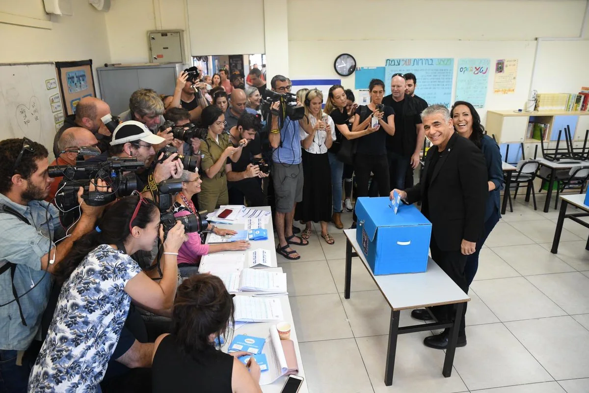 יאיר לפיד מממש את זכות הבחירה