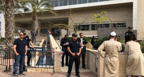 מפגינים חרדים מחוץ לבית המשפט באשקלון , ללא קרדיט