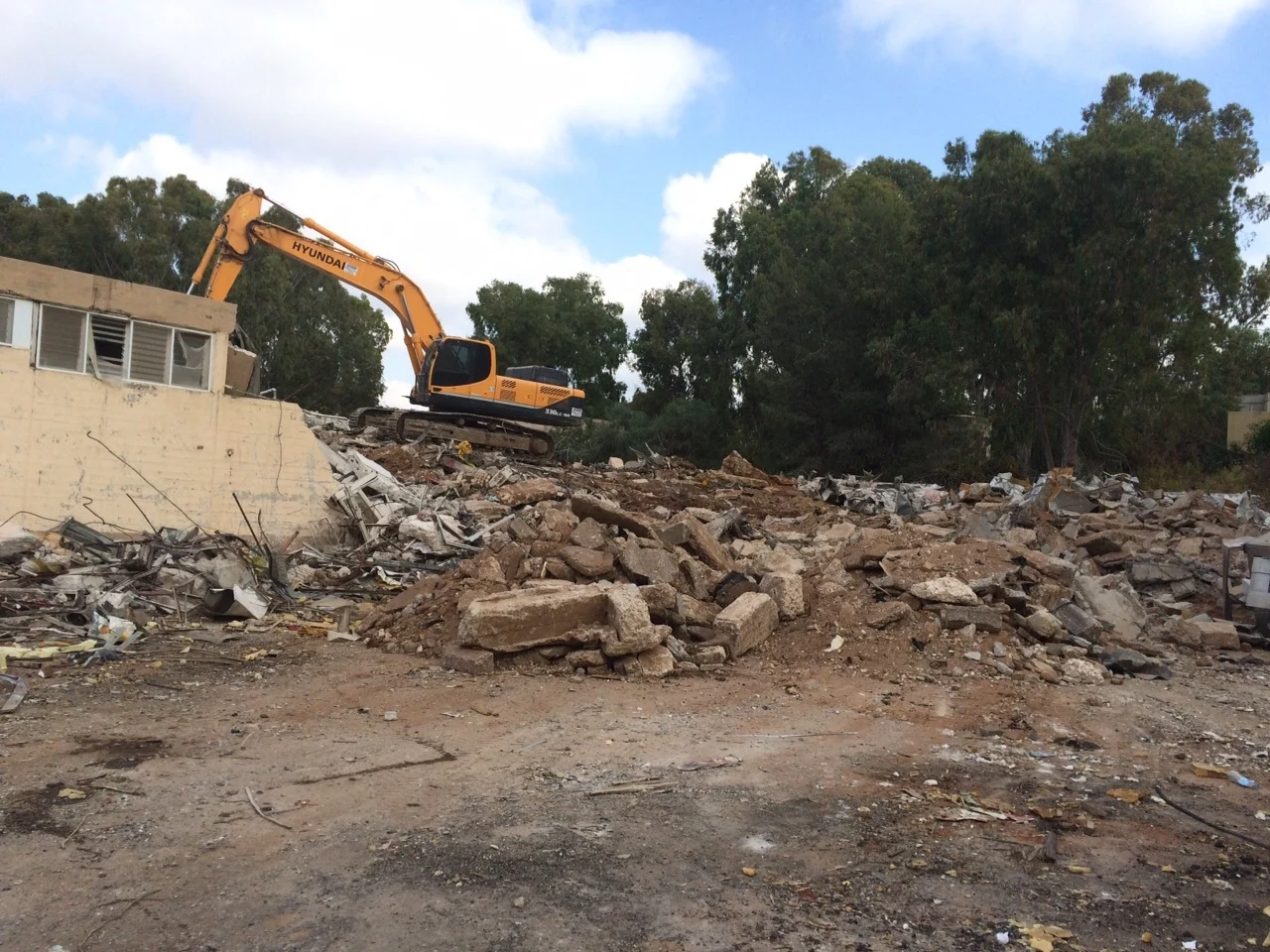 הריסת המטבח המרכזי במחנה צריפין