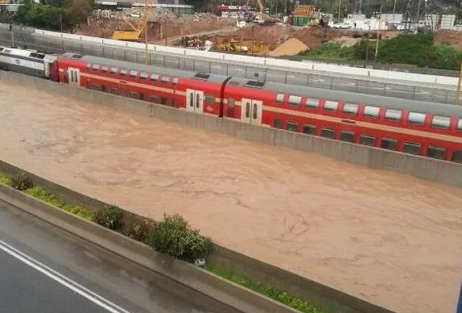 הצפה באזור נתיבי איילון בזמן הסערה