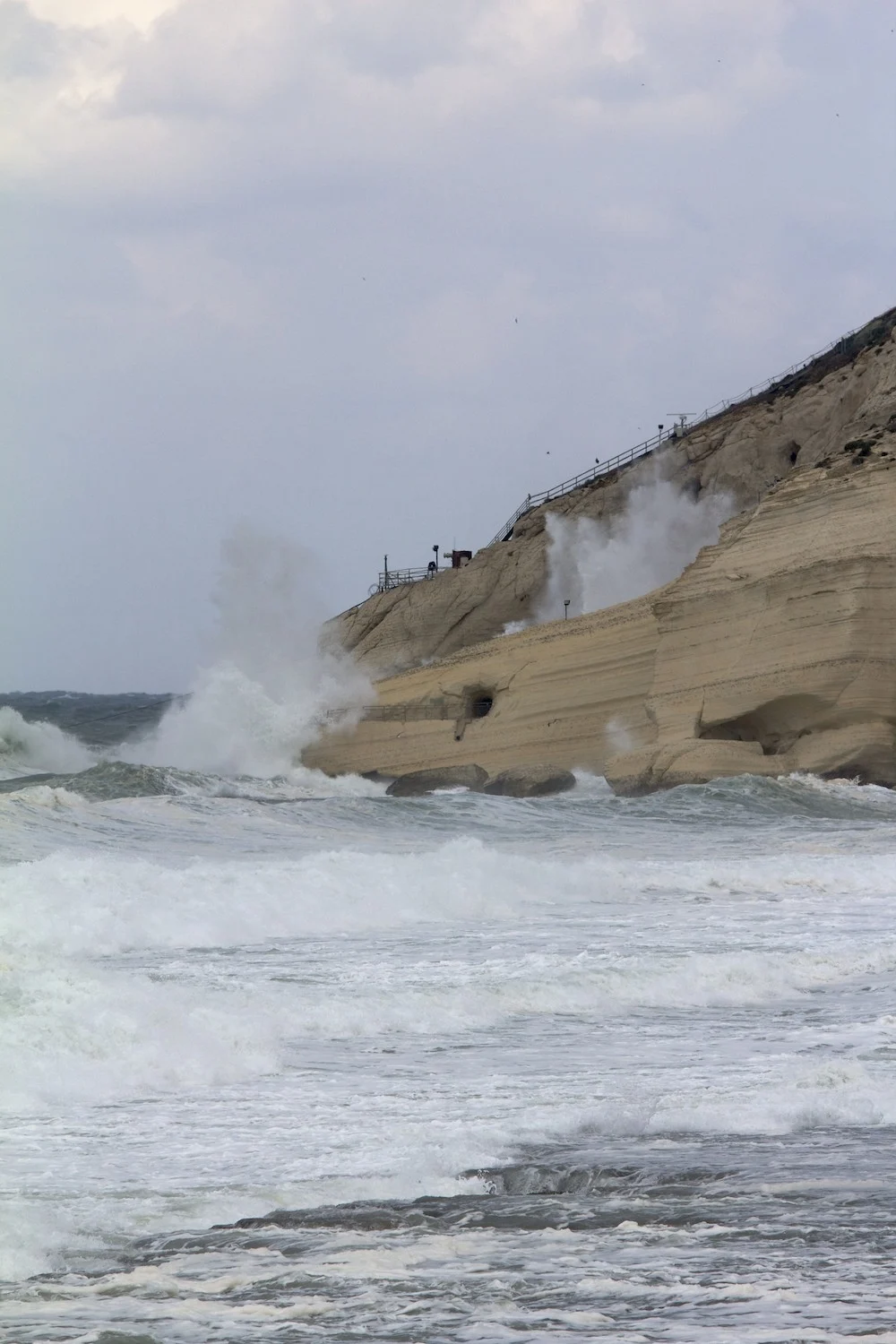 סערה בראש הנקרה