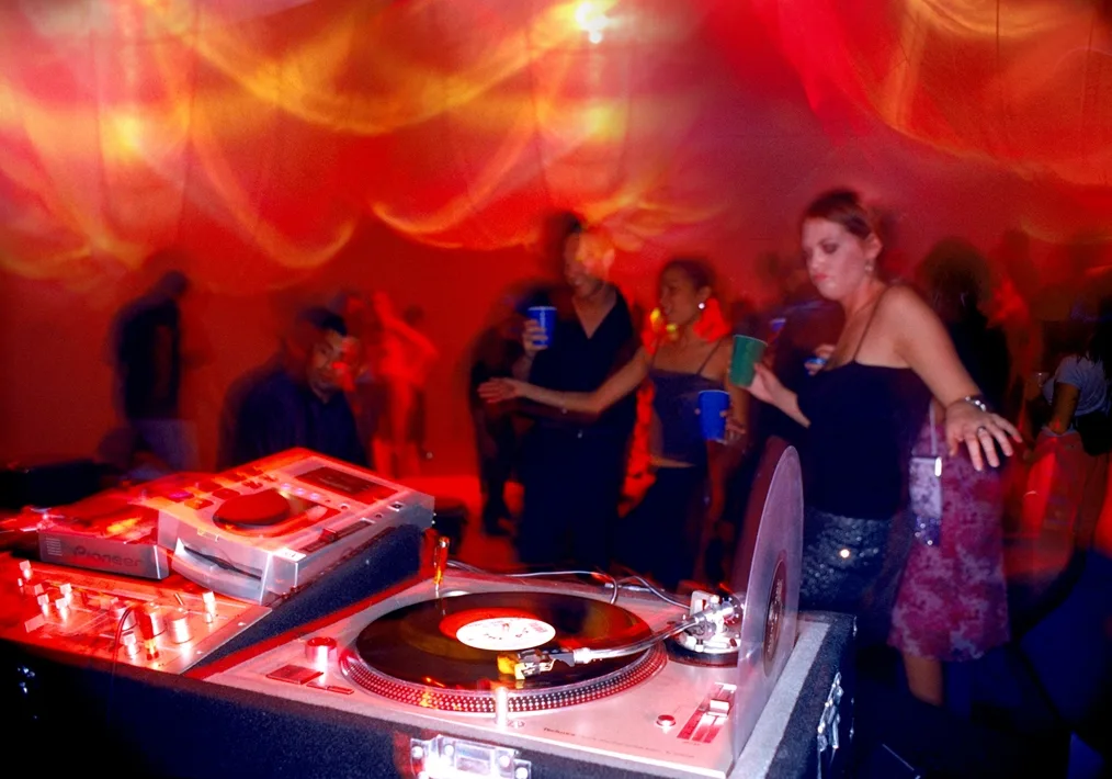 מסיבה במועדון