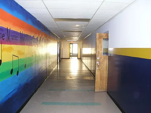 מסדרון בית ספר