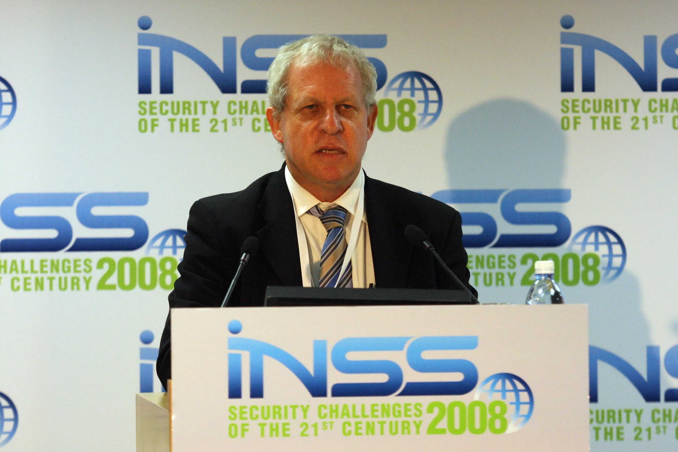 גיורא איילנד