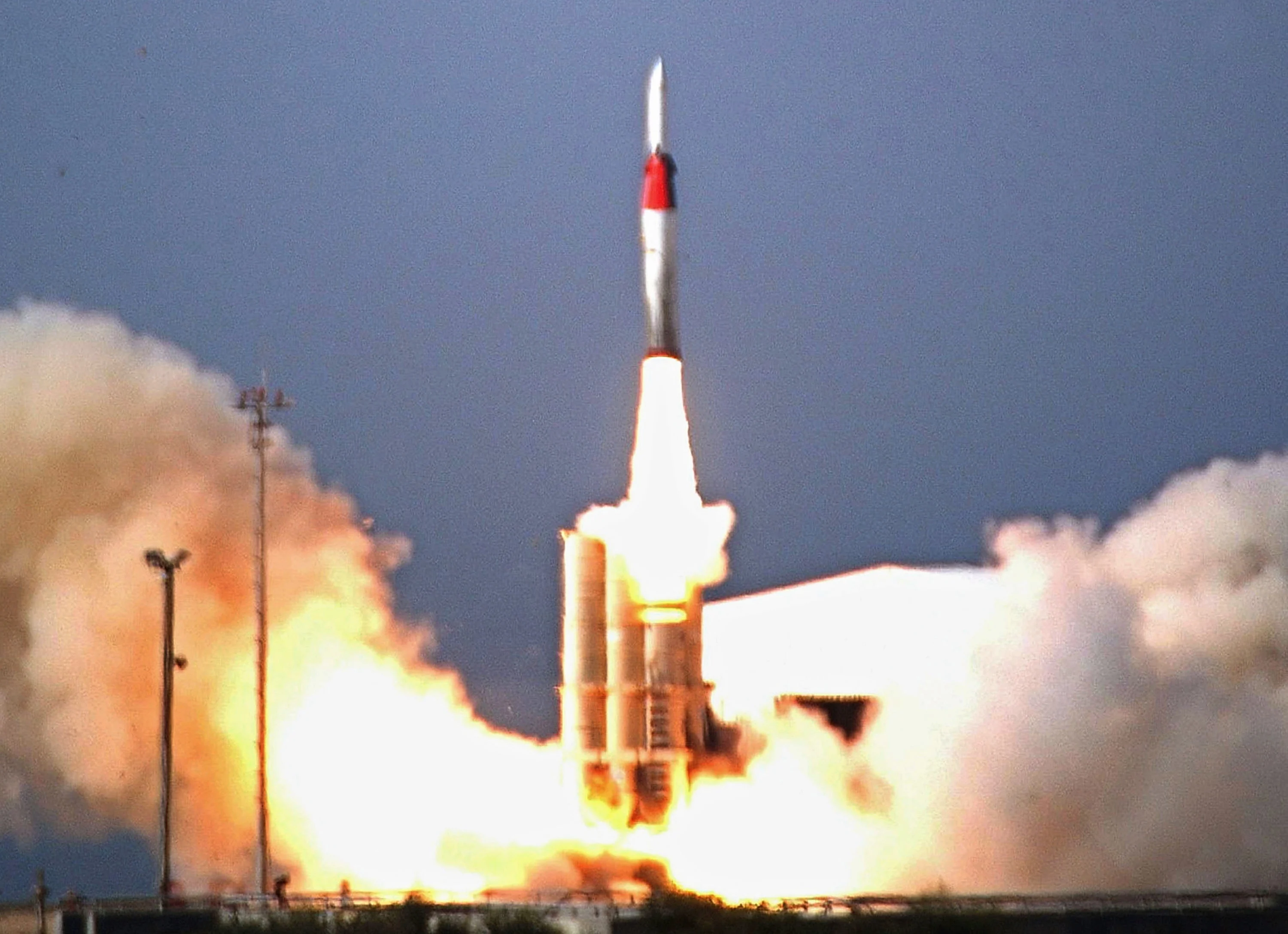 שיגור טיל חץ