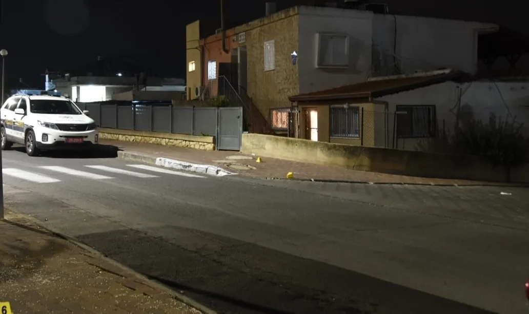 הזירה שבה נדקר למוות גבר כבן 30 בטבריה