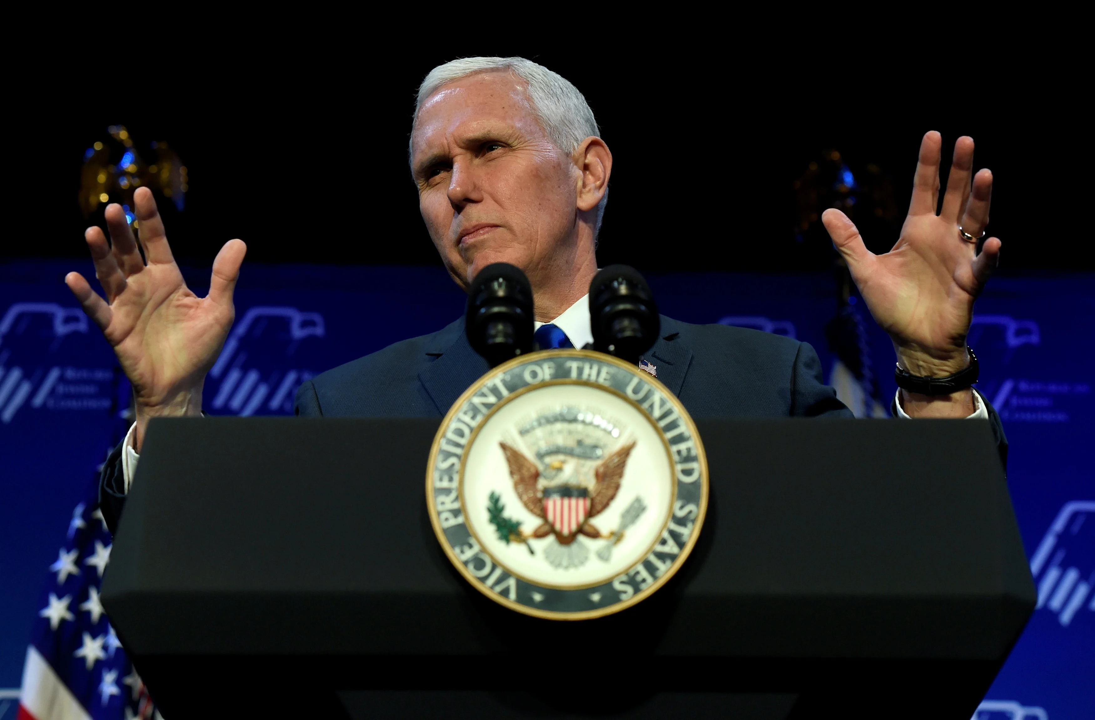 מייק פנס, סגן הנשיא האמריקני, נואם בפני הקואליציה היהודית-רפובליקנית בלאס וגאס, נבאדה