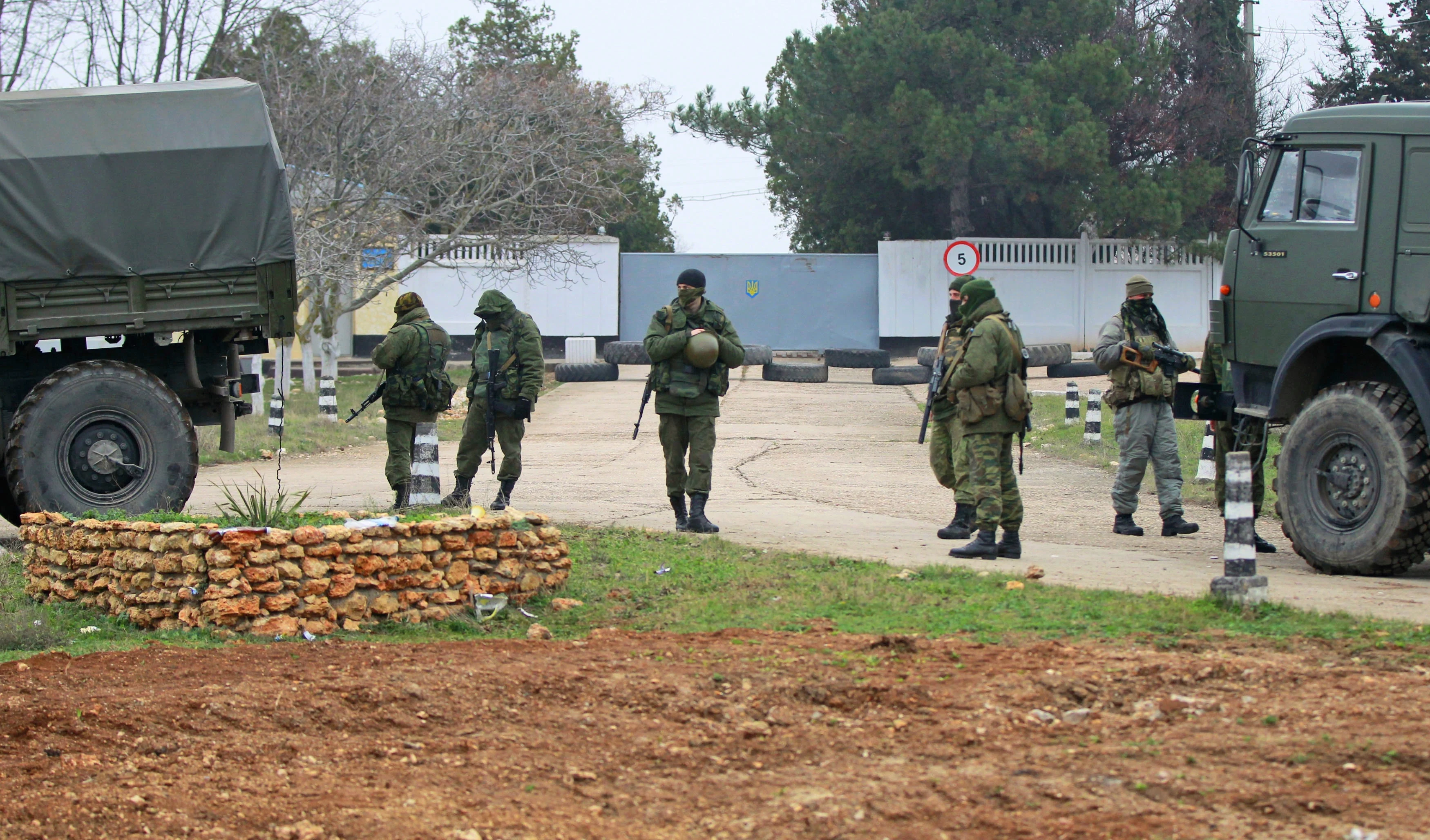 חיילים רוסים מחוץ למחנה פריבלנויה, ליד סימפרופול, בחצי האי קרים