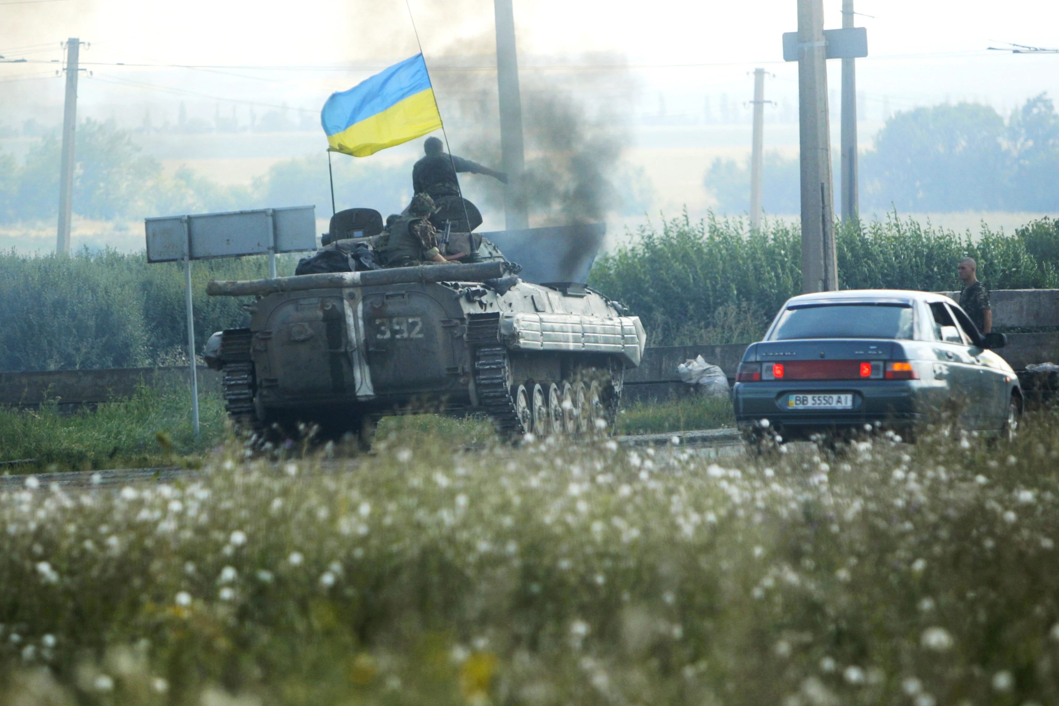 נגמ''ש של צבא אוקראינה ליד דונייצק