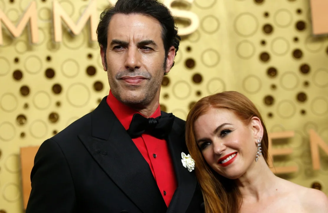 סשה ברון כהן שמשחק את המרגל הישראלי אלי כהן ואשתו אילה פישר