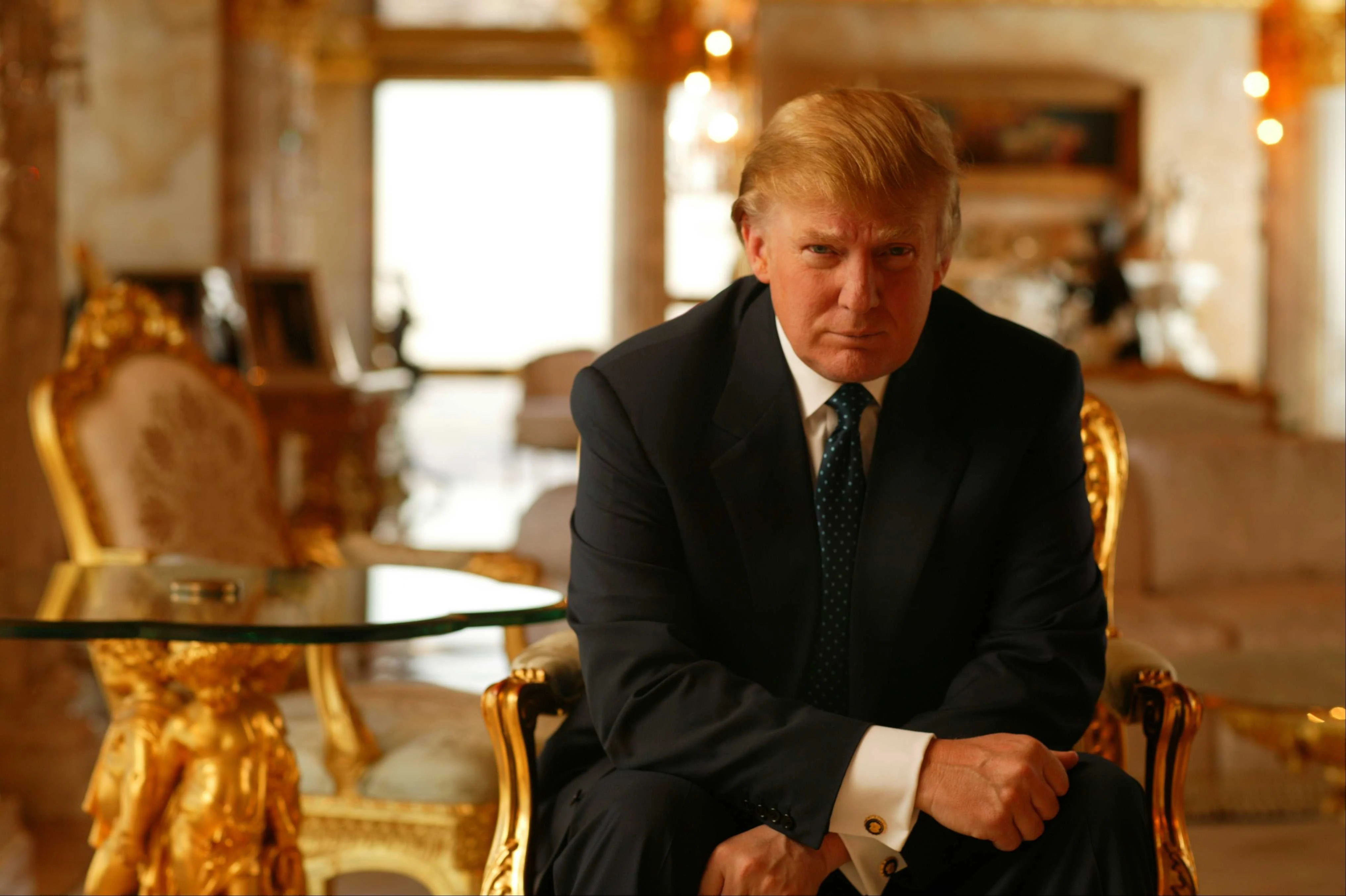 דונלד טראמפ, כשהנחה את התוכנית המתמחה