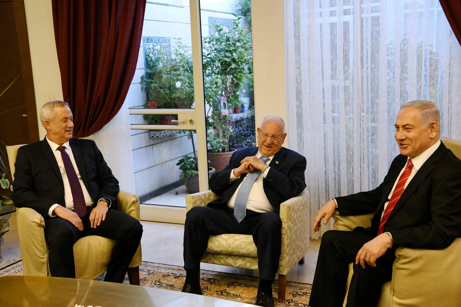 הפגישה המשולשת בין נשיא המדינה יו''ר הליכוד וראש הממשלה נתניהו ויו''ר כחול לבן בני גנץ