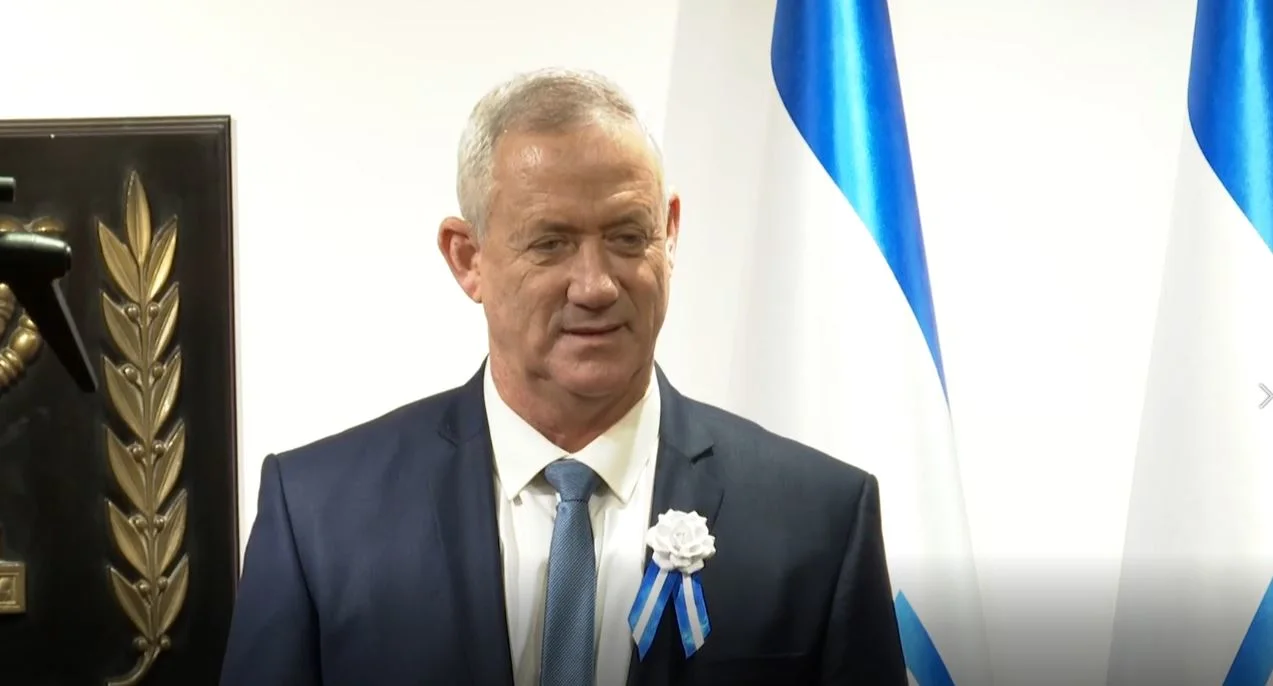 חבר הכנסת בני גנץ בכניסה למשכן הכנסת