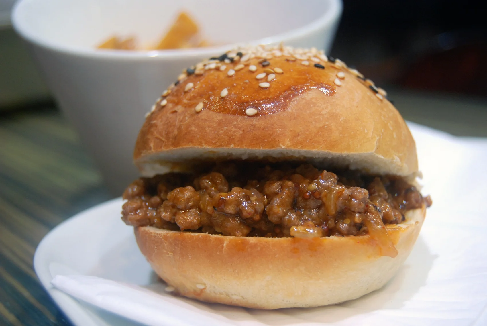 סלופי ג'ו עם קוביות תפוחי אדמה - לגעת באוכל