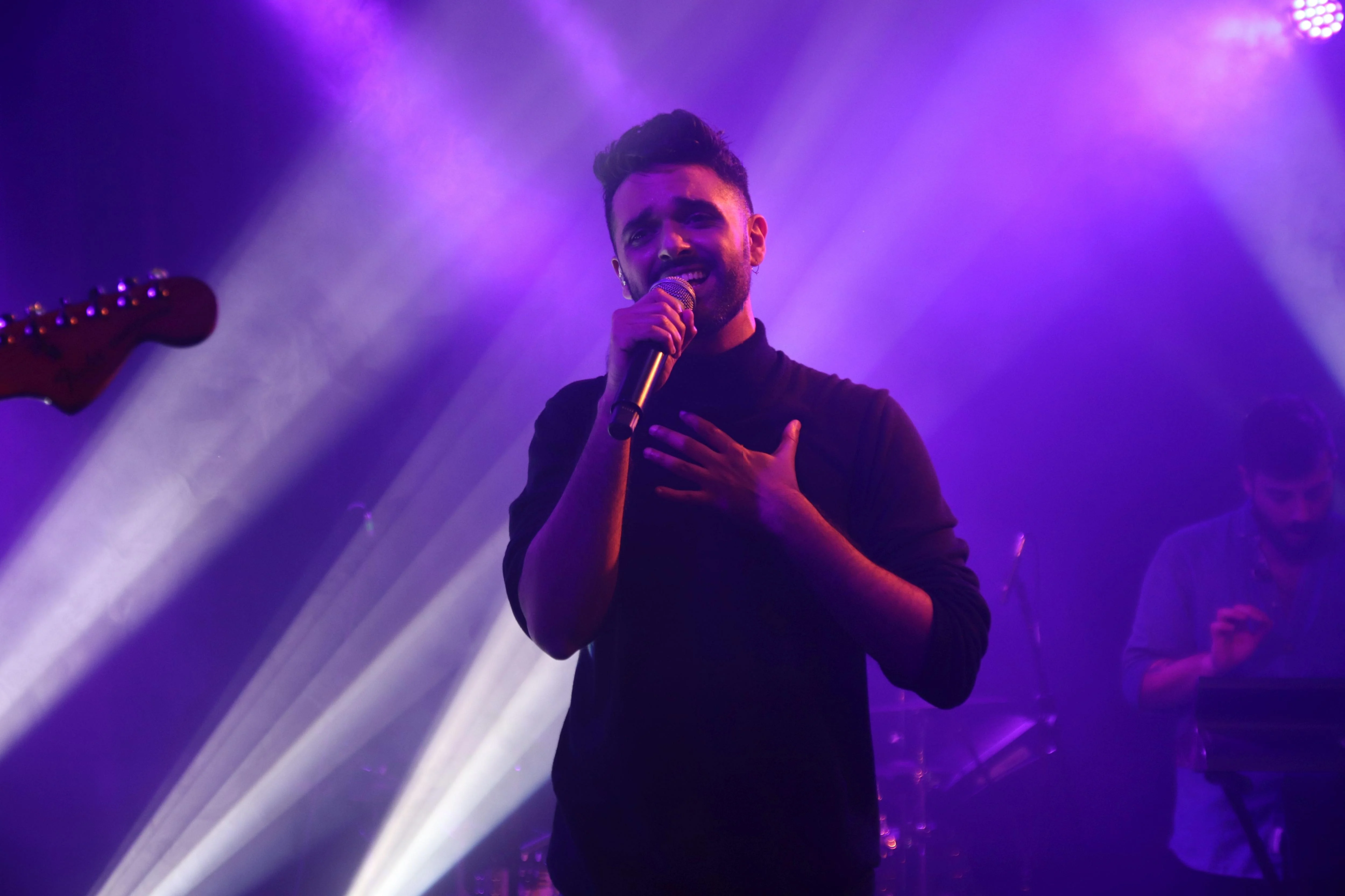 חן אהרוני במופע חדש