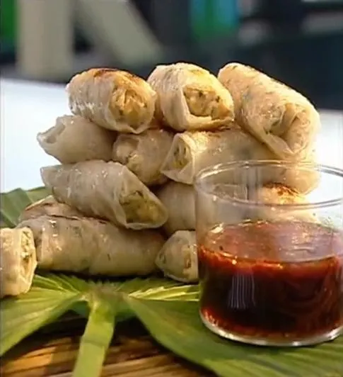 דפי אורז במילוי עוף