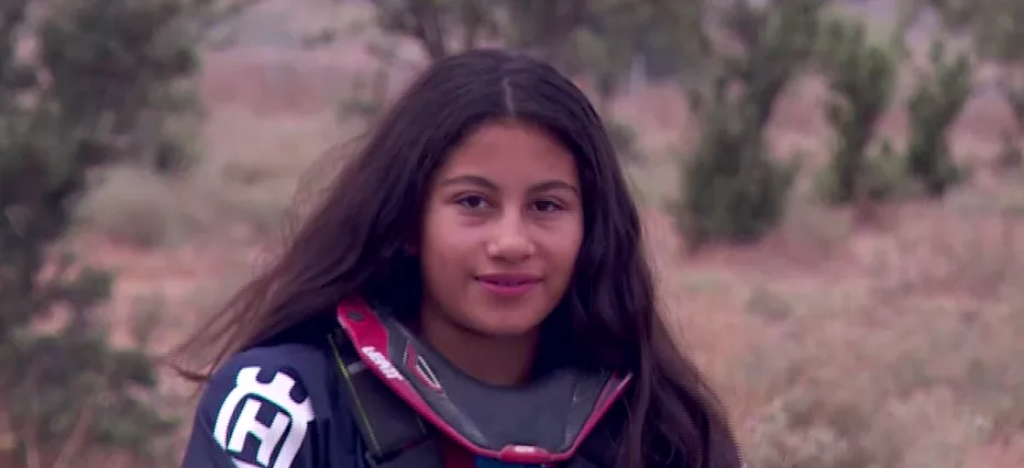 קארל האשול, רוכבת אופנוע שטח בת 12