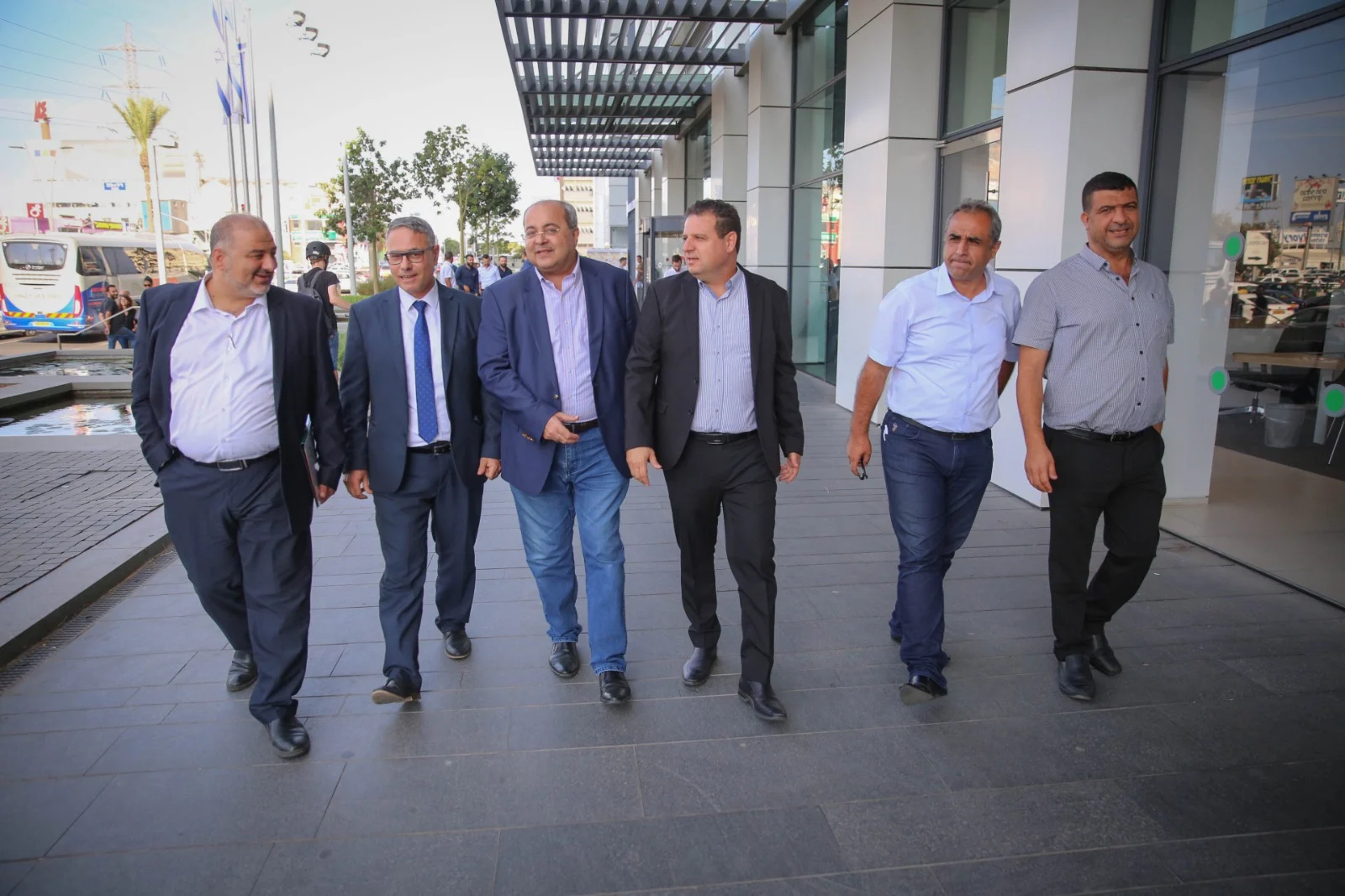 חברי הרשימה המשותפת בדרכם לפגישה עם ארדן וצמרת המשטרה