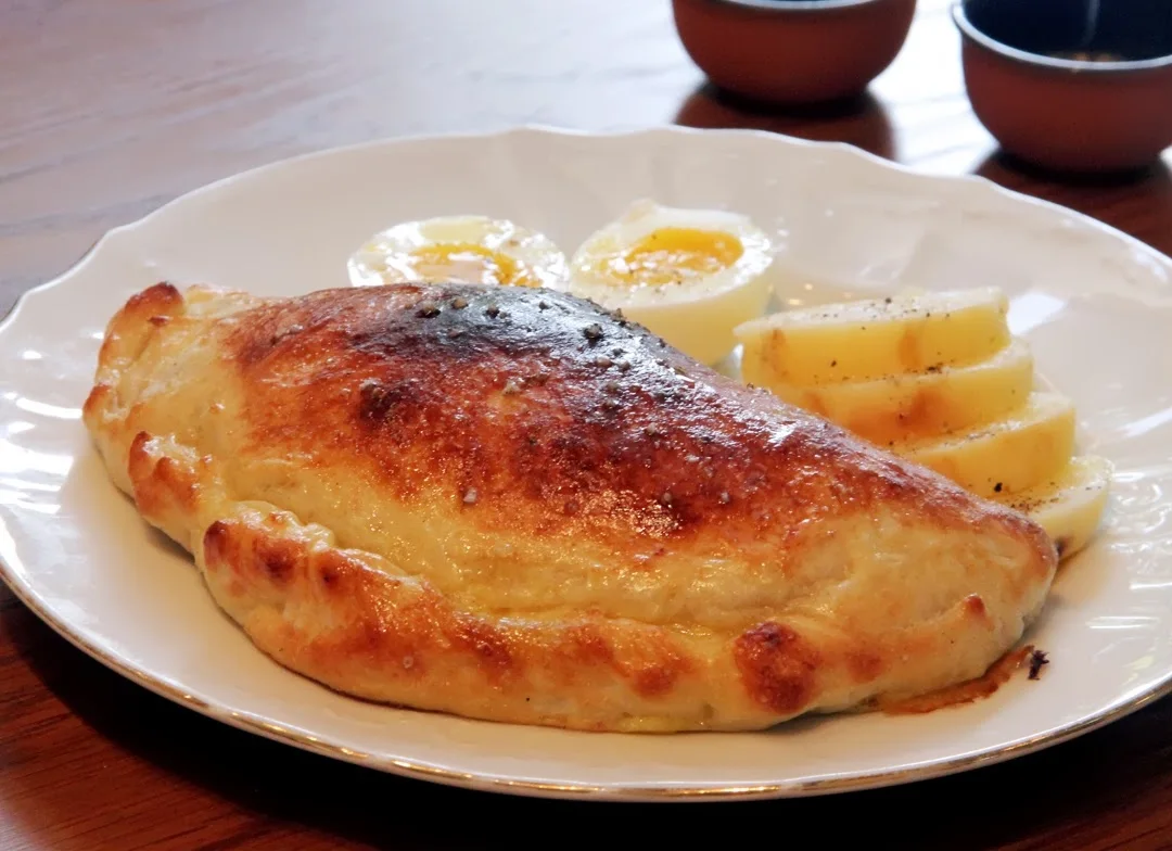 סמבוסק ממולא חצילים וגבינה פטה