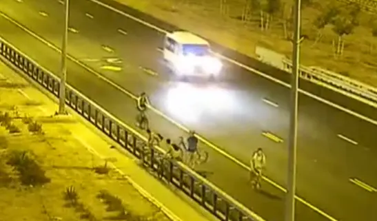 מכוניות נוסעות בערב יום כיפור