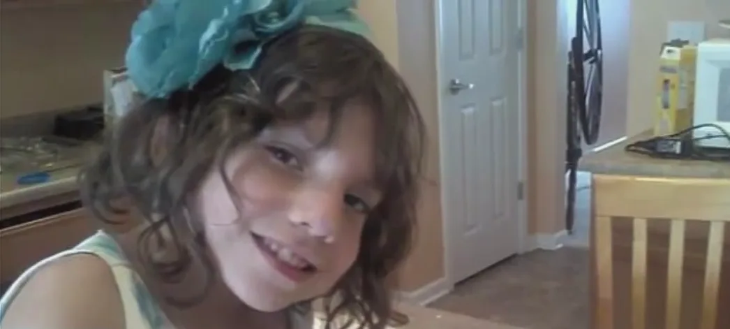 נטליה, הוריה נטשו אותה לאחר שטענו כי היא שטנית ומנסה לפגוע בהם