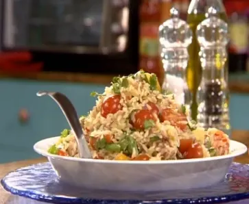 פסטה ריזו עם טונה ועגבניות