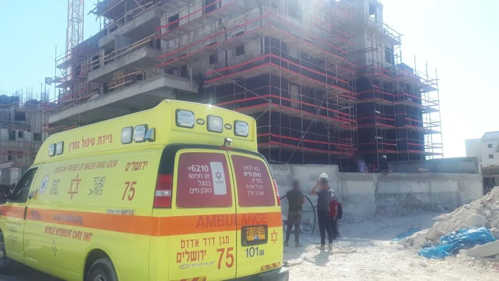 אתר הבנייה שבו נפל למותו פועל כבן 50