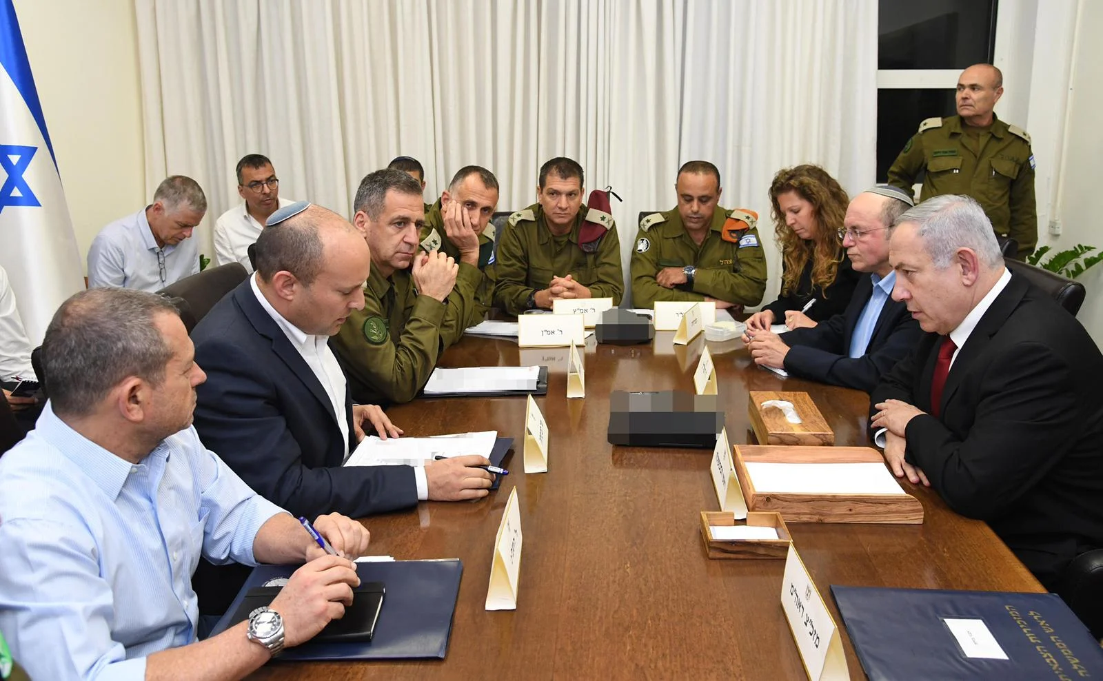 בנימין נתניהו בהערכת מצב ביטחונית עם שר הביטחון, הרמטכ''ל, ראש השב''כ, ר' המל''ל ובכירי מערכת הביטחון, בקריה בת''א