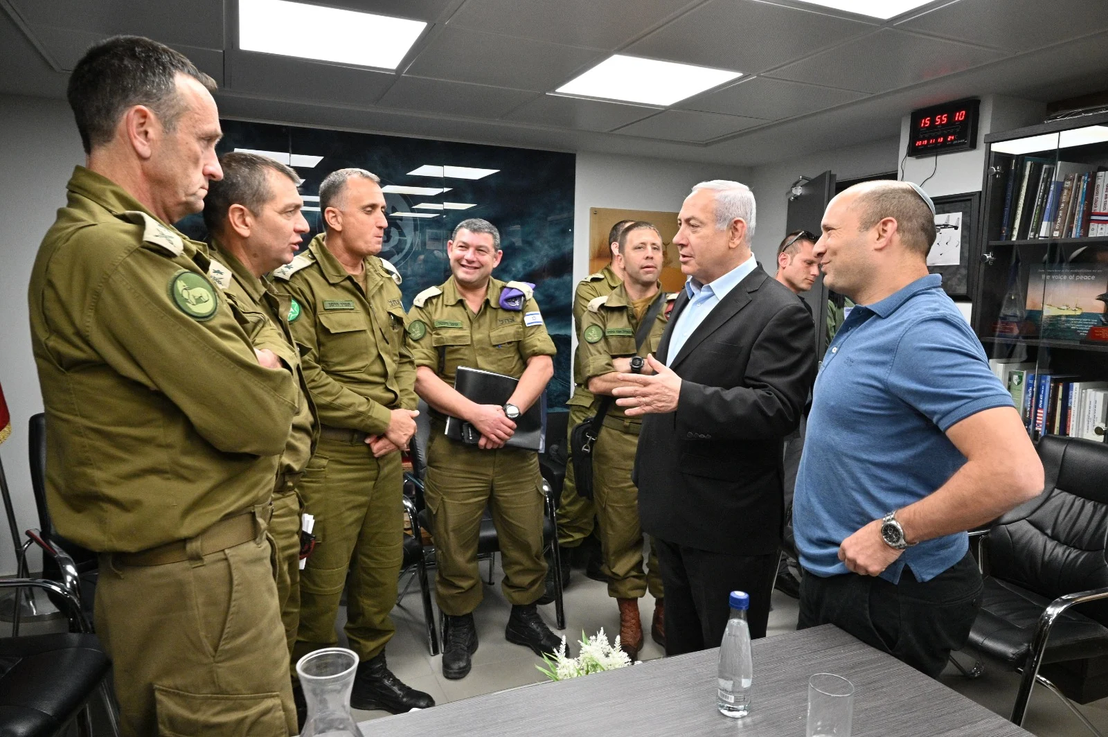 שר הביטחון נפתלי בנט וראש הממשלה בנימין נתניהו בפיקוד דרום