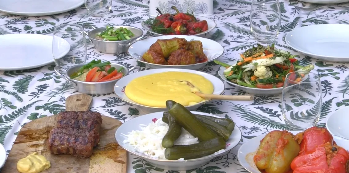 ארוחה רומנית במסעדת ''הניצחון''