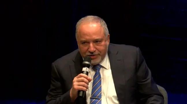 יו''ר ישראל ביתנו אביגדור ליברמן לאחר הפגישה עם יו''ר הליכוד בנימין נתניהו