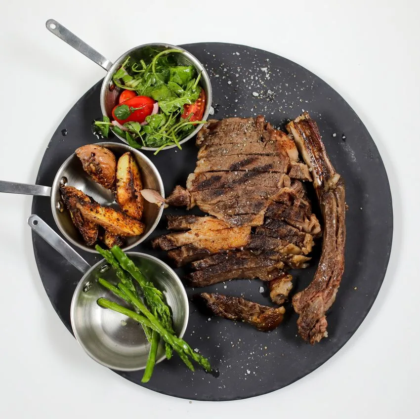 מתכון לסטייק אנטריקוט לצד תפוחי אדמה מעוכים