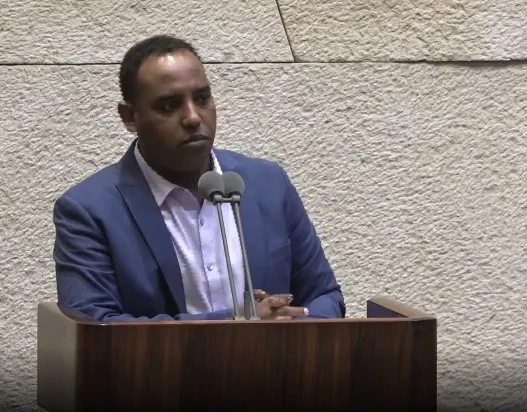 חבר הכנסת גדי יברקן מכחול לבן